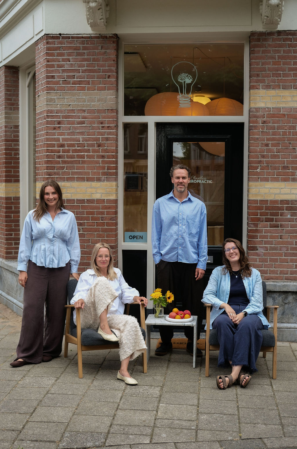 Het team van Cloudless Chiropractic voor de praktijk aan het Kastanjeplein in Amsterdam Oost